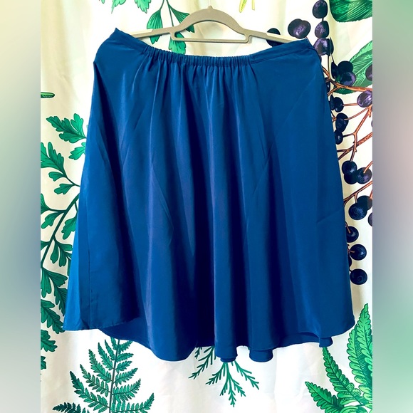 Banana Republic “silk” midi skirt, billowy and light - Picture 3 of 4